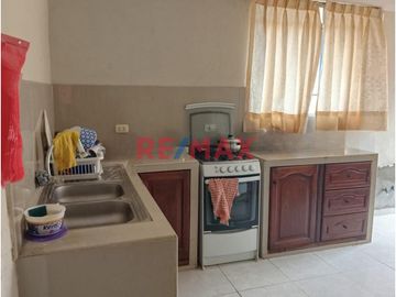 Venta de Casa de 3 Pisos en Ventanilla