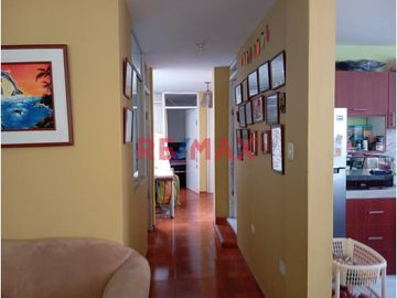 Venta de Casa de 3 Pisos en Ventanilla