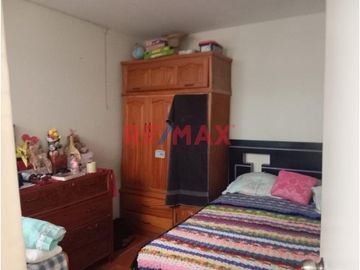 Venta de Casa de 3 Pisos en Ventanilla