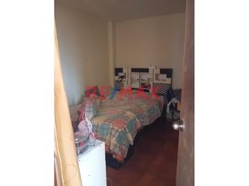 Venta de Casa de 3 Pisos en Ventanilla
