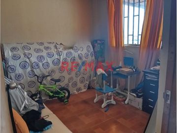 Venta de Casa de 3 Pisos en Ventanilla