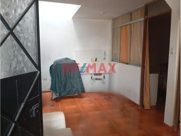 Venta de Casa de 3 Pisos en Ventanilla