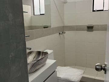 VENDO ACOGEDOR DPTO.  LOS ALAMOS SURCO 1ER PISO CON TERRAZA 3 DORM.
