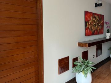 VENDO ACOGEDOR DPTO.  LOS ALAMOS SURCO 1ER PISO CON TERRAZA 3 DORM.