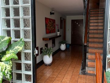 VENDO ACOGEDOR DPTO.  LOS ALAMOS SURCO 1ER PISO CON TERRAZA 3 DORM.