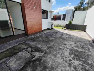 Vendo casa esquinera en Capelo Valle de los Chillos