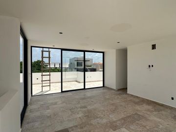 Hermosa Casa Nueva en Vía Cumbres! 4 Habitaciones 6 Baños!