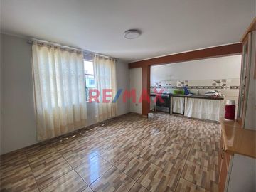 Vendo Casa De 3 Pisos + Azotea + Cochera