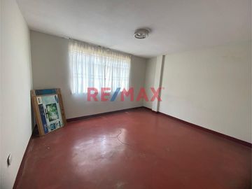 Vendo Casa De 3 Pisos + Azotea + Cochera