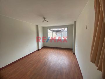 Vendo Casa De 3 Pisos + Azotea + Cochera