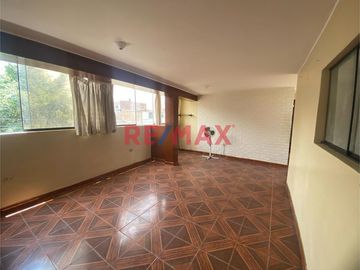 Vendo Casa De 3 Pisos + Azotea + Cochera