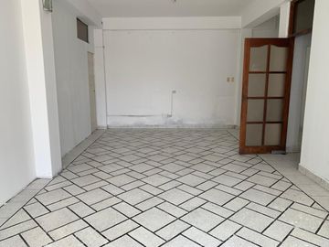 Local Comercial de 145 m² en Av Principal de San Bartolo
