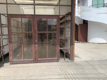 Local Comercial de 145 m² en Av Principal de San Bartolo
