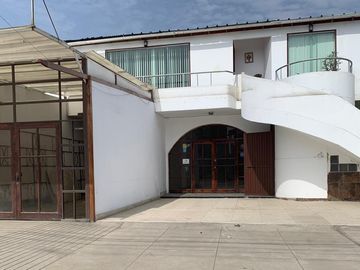 Local Comercial de 145 m² en Av Principal de San Bartolo