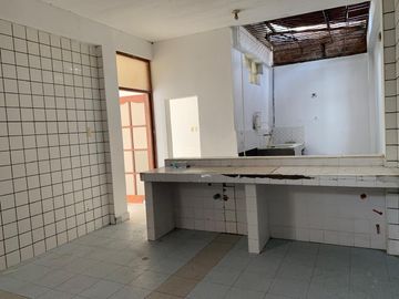 Local Comercial de 145 m² en Av Principal de San Bartolo