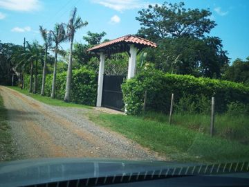 Oportunidad: Preciosa Casa Finca en zona de alta valorización.