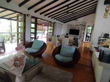 Oportunidad: Preciosa Casa Finca en zona de alta valorización.