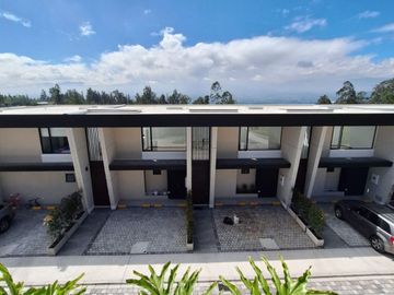 VENTA HERMOSAS CASAS POR ESTRENAR SECTOR NAYON