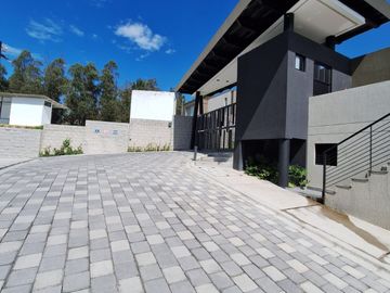 VENTA HERMOSAS CASAS POR ESTRENAR SECTOR NAYON