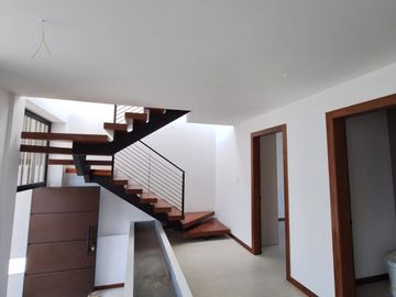 VENTA HERMOSAS CASAS POR ESTRENAR SECTOR NAYON