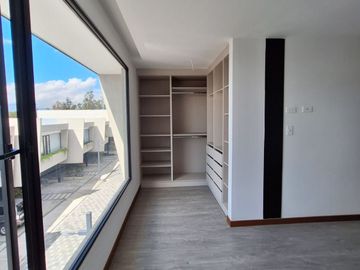 VENTA HERMOSAS CASAS POR ESTRENAR SECTOR NAYON