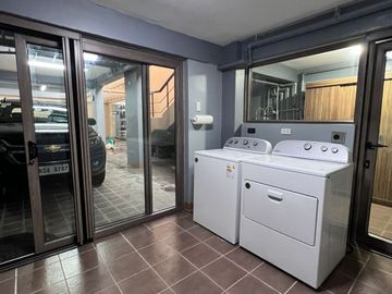 FOR SALE: PREMIUM 2 STOREY MODERN HOUSE & LOT WITH BASEMENT PARKING