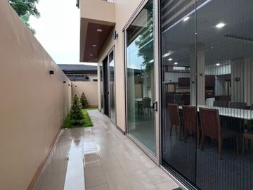 FOR SALE: PREMIUM 2 STOREY MODERN HOUSE & LOT WITH BASEMENT PARKING