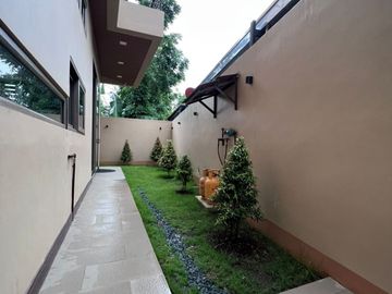 FOR SALE: PREMIUM 2 STOREY MODERN HOUSE & LOT WITH BASEMENT PARKING