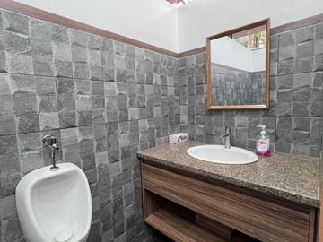 FOR SALE: PREMIUM 2 STOREY MODERN HOUSE & LOT WITH BASEMENT PARKING