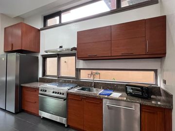 FOR SALE: PREMIUM 2 STOREY MODERN HOUSE & LOT WITH BASEMENT PARKING