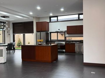 FOR SALE: PREMIUM 2 STOREY MODERN HOUSE & LOT WITH BASEMENT PARKING
