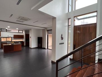 FOR SALE: PREMIUM 2 STOREY MODERN HOUSE & LOT WITH BASEMENT PARKING