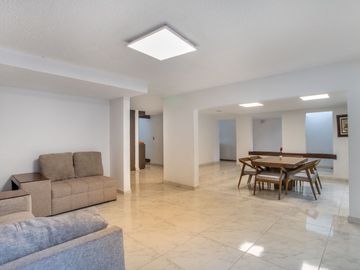 Casa en venta Colon de Echegaray 3 Rec, 3 autos, 2.5 baños, remodelada hace 3 años