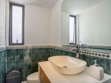 Casa en venta Colon de Echegaray 3 Rec, 3 autos, 2.5 baños, remodelada hace 3 años