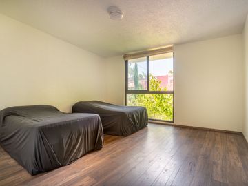 Casa en venta Colon de Echegaray 3 Rec, 3 autos, 2.5 baños, remodelada hace 3 años