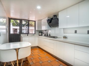 Casa en venta Colon de Echegaray 3 Rec, 3 autos, 2.5 baños, remodelada hace 3 años