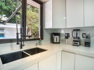 Casa en venta Colon de Echegaray 3 Rec, 3 autos, 2.5 baños, remodelada hace 3 años