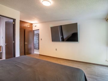 Casa en venta Colon de Echegaray 3 Rec, 3 autos, 2.5 baños, remodelada hace 3 años