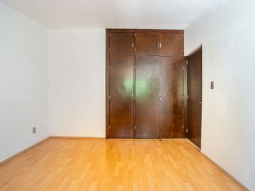Casa en venta Colon de Echegaray 3 Rec, 3 autos, 2.5 baños, remodelada hace 3 años