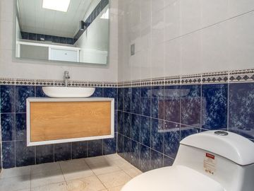 Casa en venta Colon de Echegaray 3 Rec, 3 autos, 2.5 baños, remodelada hace 3 años