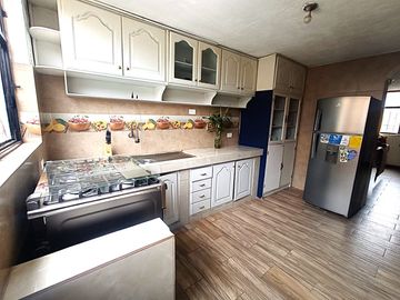 Casa en Venta 2 pisos: Uyumbicho Centro; Cantón Mejía