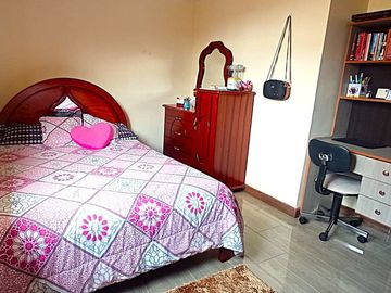 Casa en Venta 2 pisos: Uyumbicho Centro; Cantón Mejía