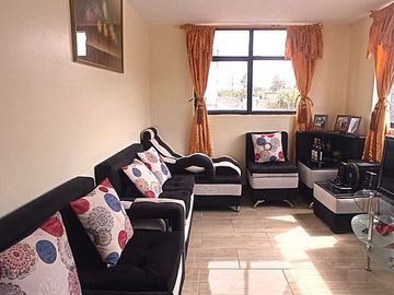 Casa en Venta 2 pisos: Uyumbicho Centro; Cantón Mejía