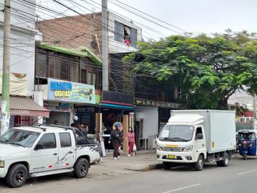 VENTA CASA EN CHORRILLOS FRENTE A LA UPC!! ATENCIÓN INVERSIONISTA!!