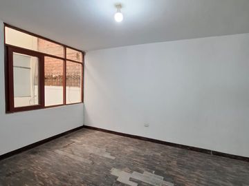 VENTA CASA EN CHORRILLOS FRENTE A LA UPC!! ATENCIÓN INVERSIONISTA!!