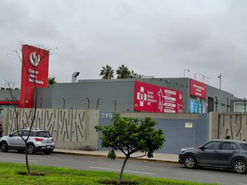VENTA CASA EN CHORRILLOS FRENTE A LA UPC!! ATENCIÓN INVERSIONISTA!!