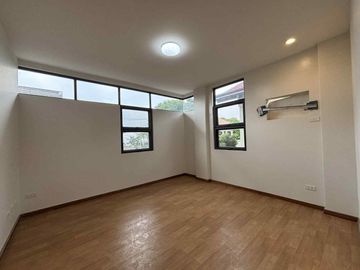 Ready for occupancy house and lot for sale in vermont mayamont antipolo city marcos highway masinag