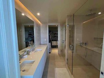 Vive el lujo en Puerto Cancún: Departamento amueblado en SLS Harbour Beach - $2.5M USD