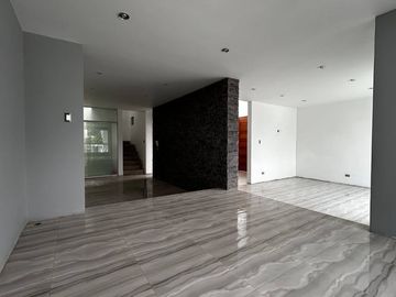 Venta Casa Esquina - En La Herrería El Corazón De Arequipa