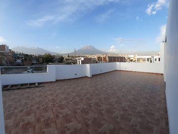 Venta Casa Esquina - En La Herrería El Corazón De Arequipa